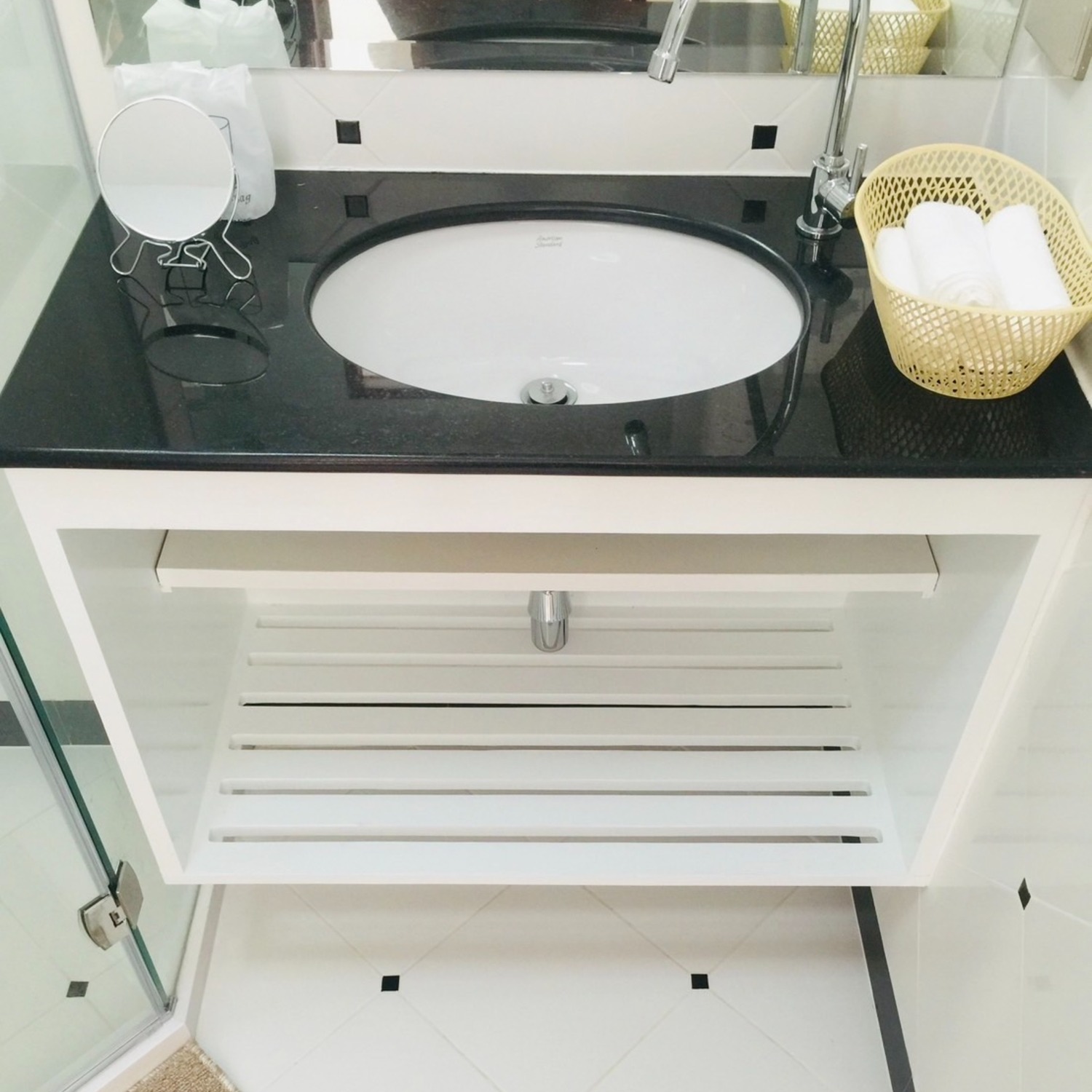 The vanity with black stone top and round basin in the Deluxe Double Room bathroom at Lyndale Lodge