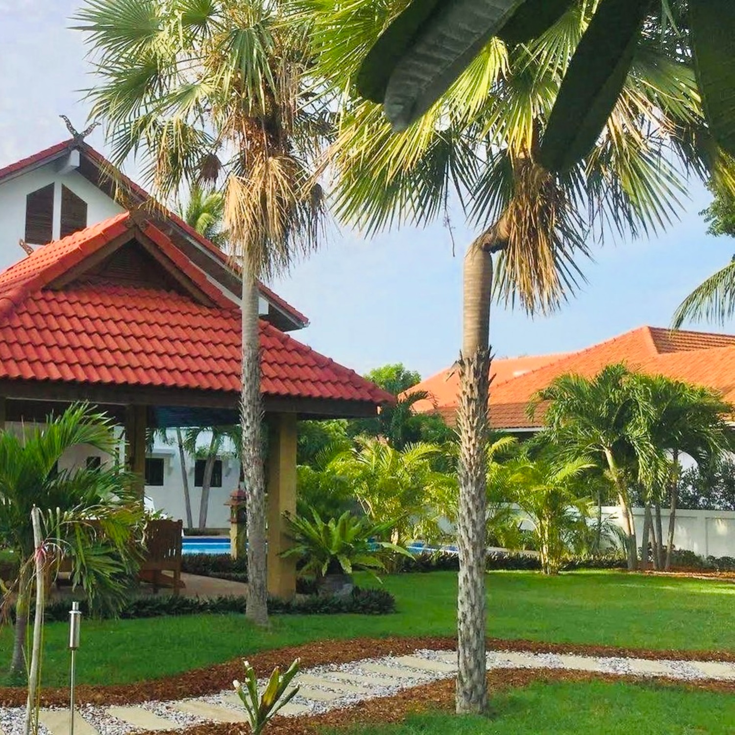 Palm-shaded grounds — Lyndale Lodge